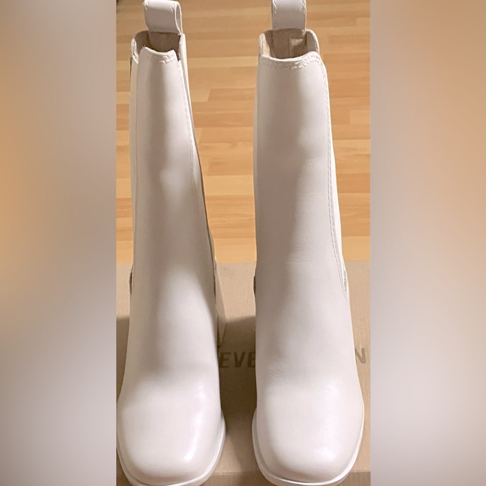 Steve Madden Cream Chelsea Block Heel Ankle Boots - Picture 7 of 8